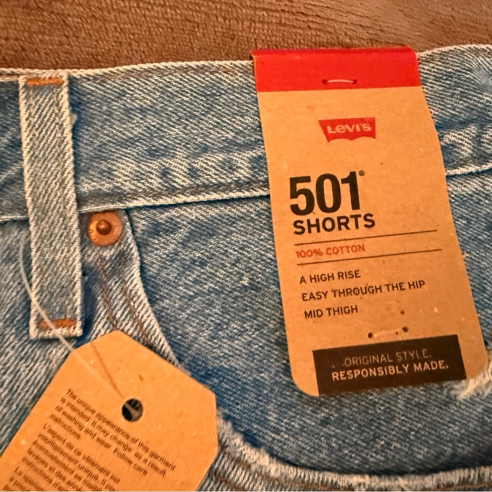 NWT Levi’s 501 High Rise Shorts – Size 32